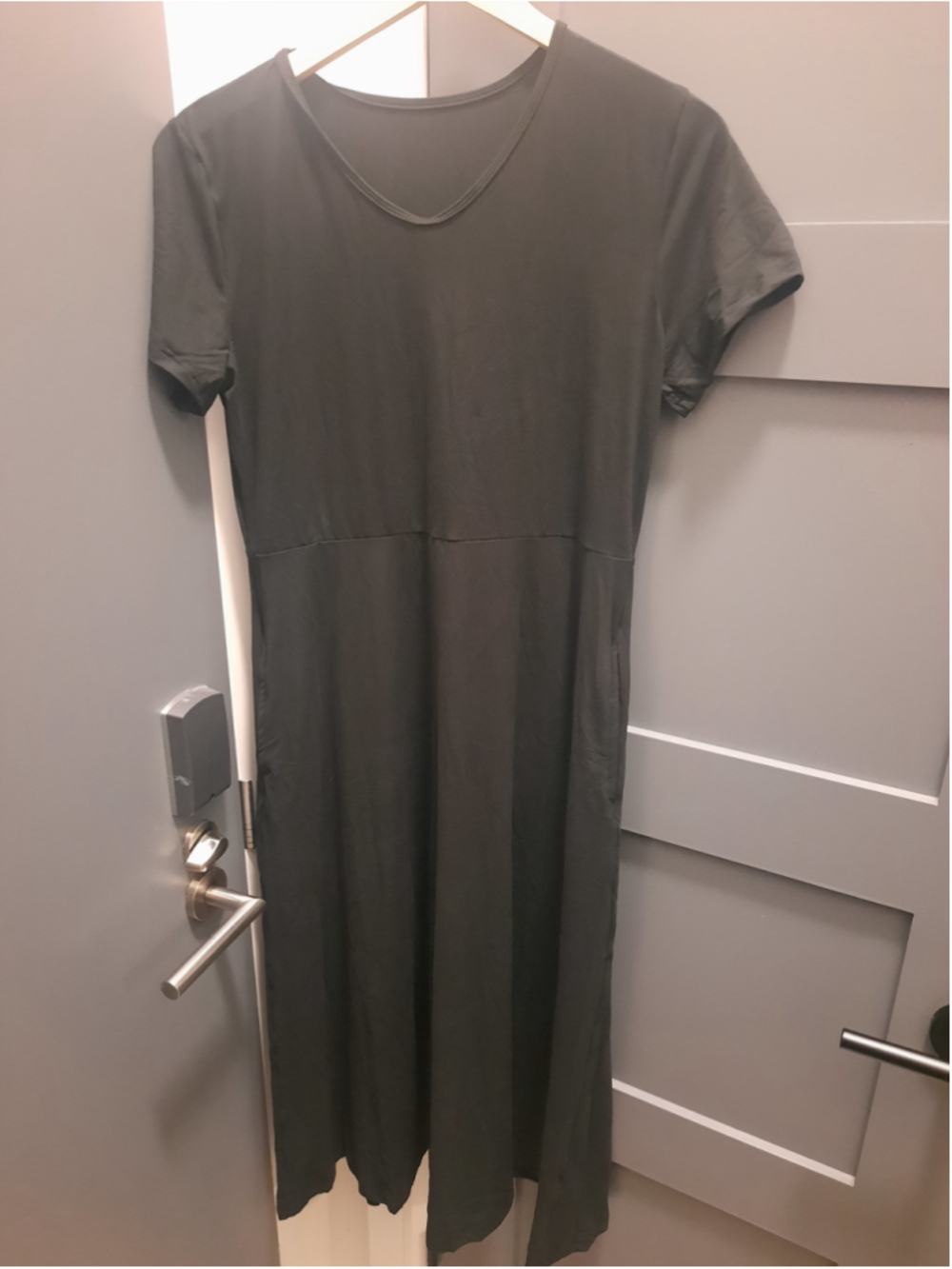 Women's Unbranded Black V-Neck Short Sleeve Midi Dress S/M